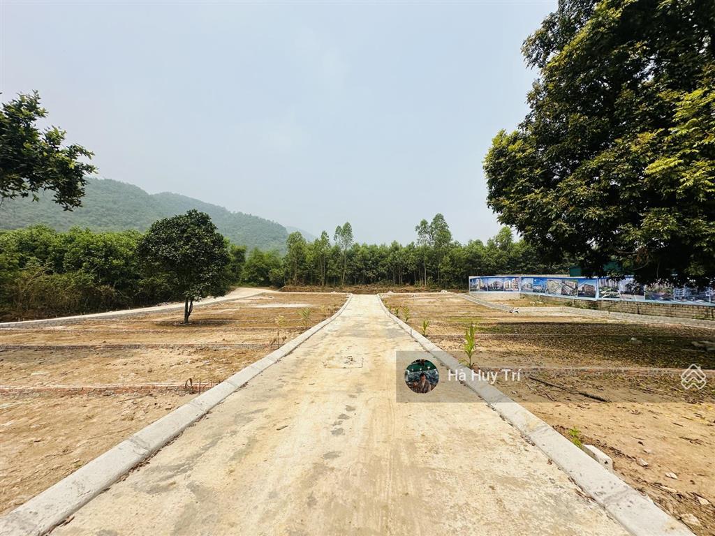 Lô góc  80m2 full thổ cư  mt5m  cách đường liên xã 300m  giá chỉ hơn 300tr