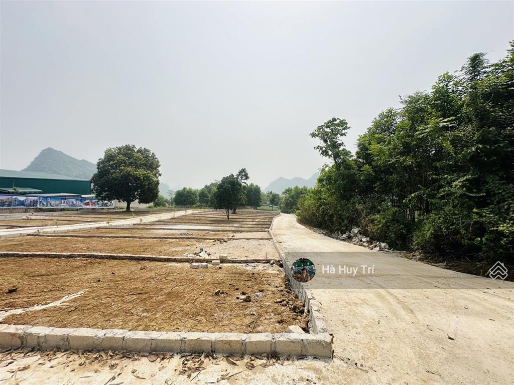 Lô góc  80m2 full thổ cư  mt5m  cách đường liên xã 300m  giá chỉ hơn 300tr