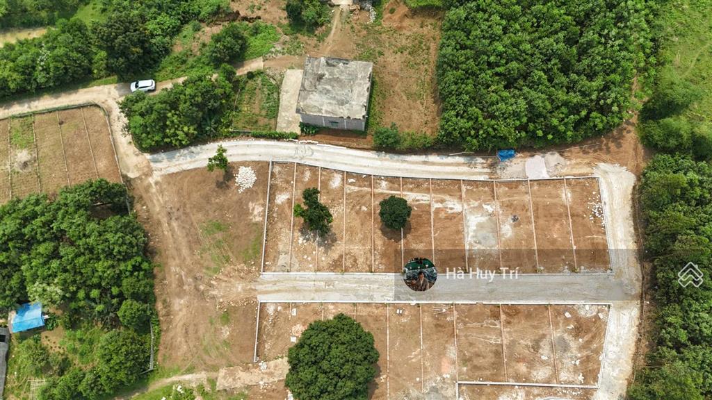 Lô góc  80m2 full thổ cư  mt5m  cách đường liên xã 300m  giá chỉ hơn 300tr