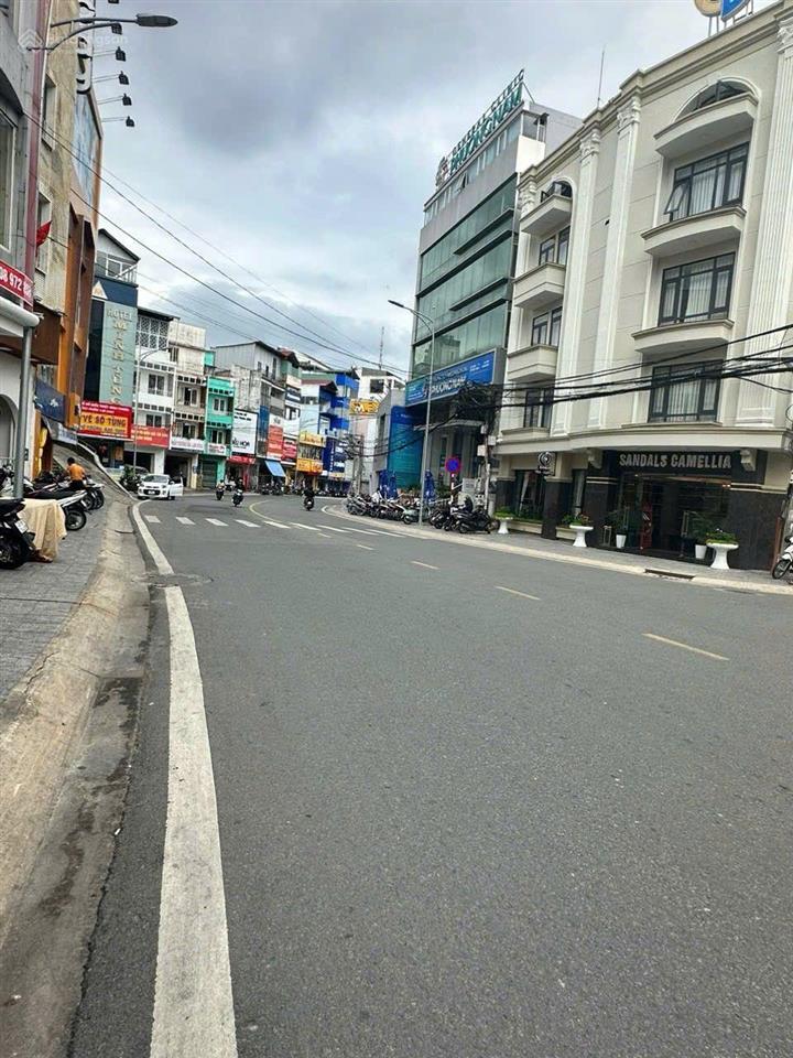 Cho thuê mặt bằng ngang 9m giá 40 triệu mặt tiền phan đình phùng đà lạt tổng dt sử dụng 170m2