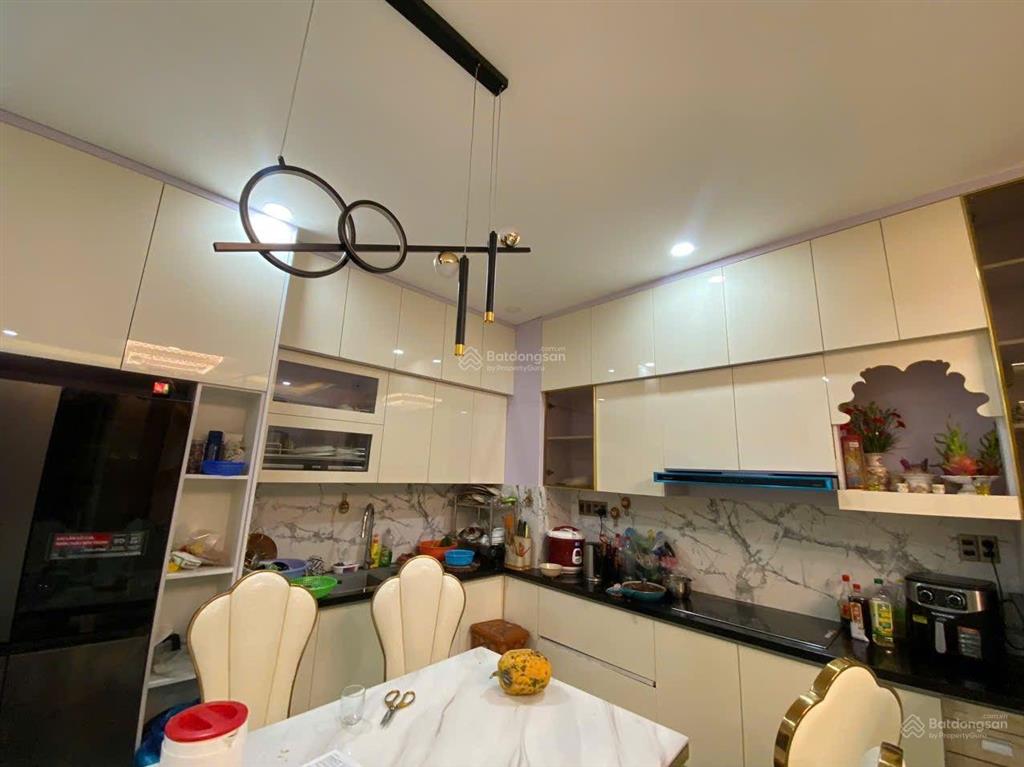 Cho thuê tòa nhà 48 triệu mặt tiền nguyễn đình chiểu 122m2 ngang 5.5m gần ngã tư đèn xanh sầm uất