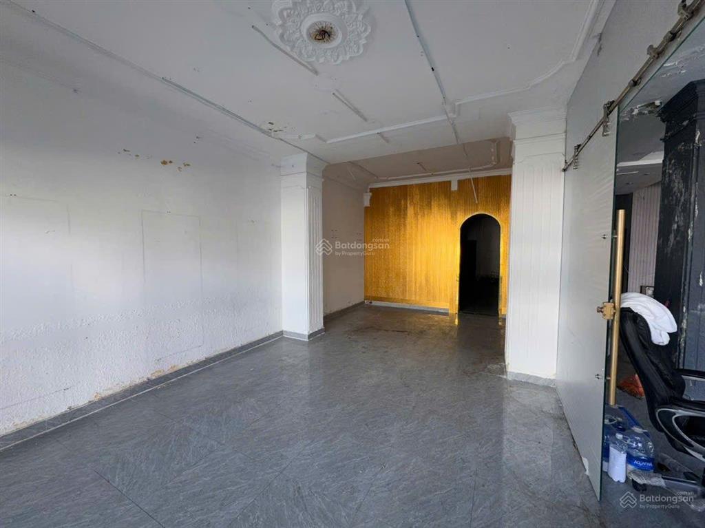 Cho thuê tòa nhà 79 tr // mặt tiền ba tháng hai 370m2 ngang 10m  kinh doanh đa ngành