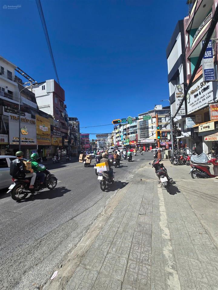 Cho thuê tòa nhà 79 tr // mặt tiền ba tháng hai 370m2 ngang 10m  kinh doanh đa ngành