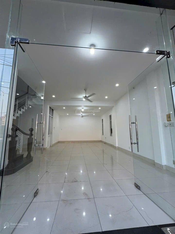 Mặt bằng 7,5x15, 3 lầu kế góc mặt tiền đại lộ bình dương