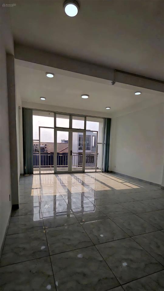 Cho thuê toà nhà 5 lầu trung tâm tdm