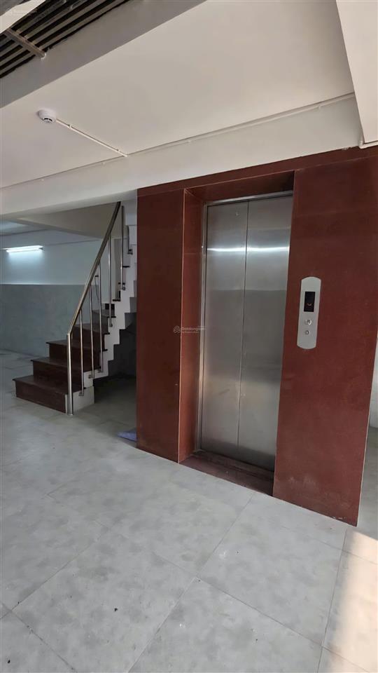 Cho thuê toà nhà 5 lầu trung tâm tdm