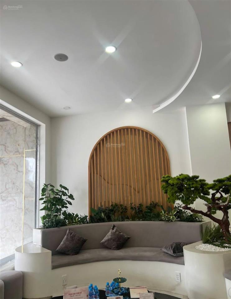 Cho thuê nhà diện tích 8x18m, 3 lầu mặt tiền 30/4, ngay vòng xoay gò đậu