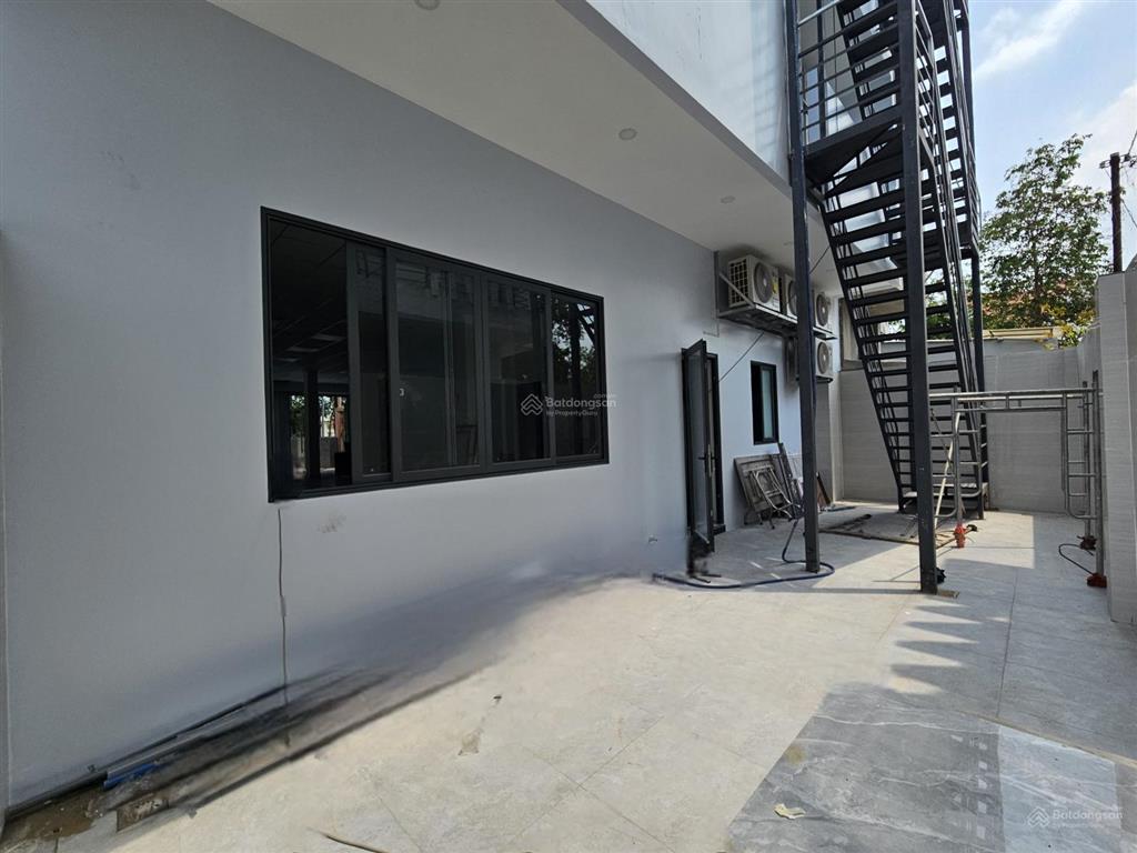 Tòa nhà 5 lầu gần vòng xoay gò đậu, tdm