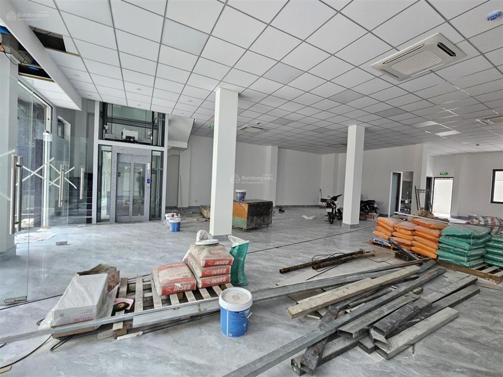 Tòa nhà 5 lầu gần vòng xoay gò đậu, tdm
