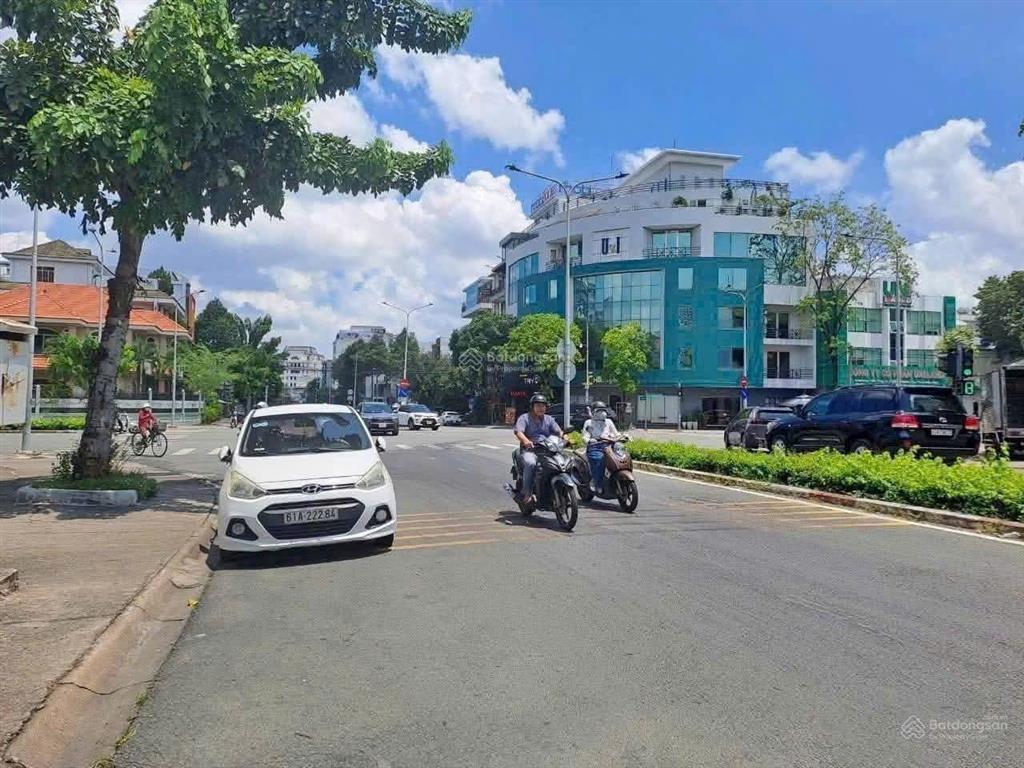 Nhà 6pn mặt tiền ngay becamex tower