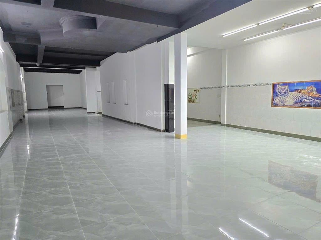 Nhà 8 x 50  3 lầu mặt tiền cmt8