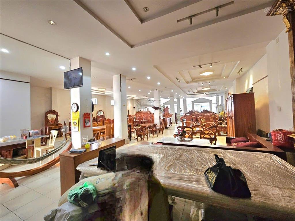 Tòa nhà 1000m2 mặt tiền đại lộ bình dương, p thủ dầu một