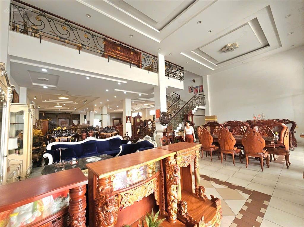 Tòa nhà 1000m2 mặt tiền đại lộ bình dương, p thủ dầu một