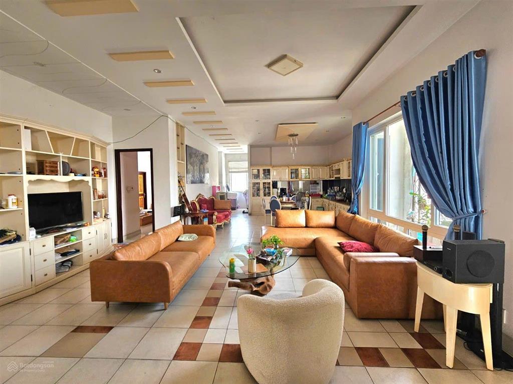 Tòa nhà 1000m2 mặt tiền đại lộ bình dương, p thủ dầu một