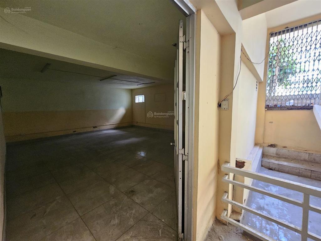 Cho thuê tòa nhà 650m2 mặt tiền đlbd