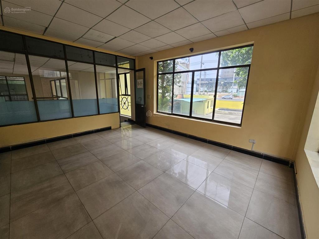 Cho thuê tòa nhà 650m2 mặt tiền đlbd