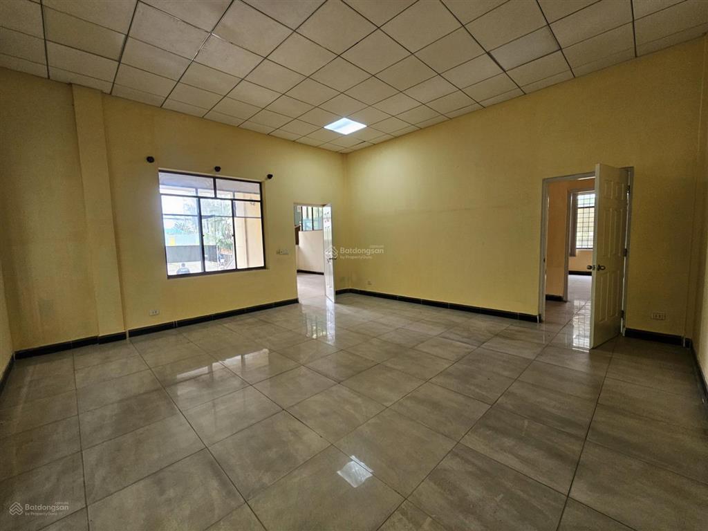 Cho thuê tòa nhà 650m2 mặt tiền đlbd