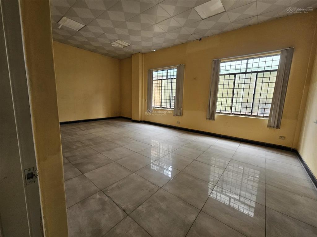 Cho thuê tòa nhà 650m2 mặt tiền đlbd