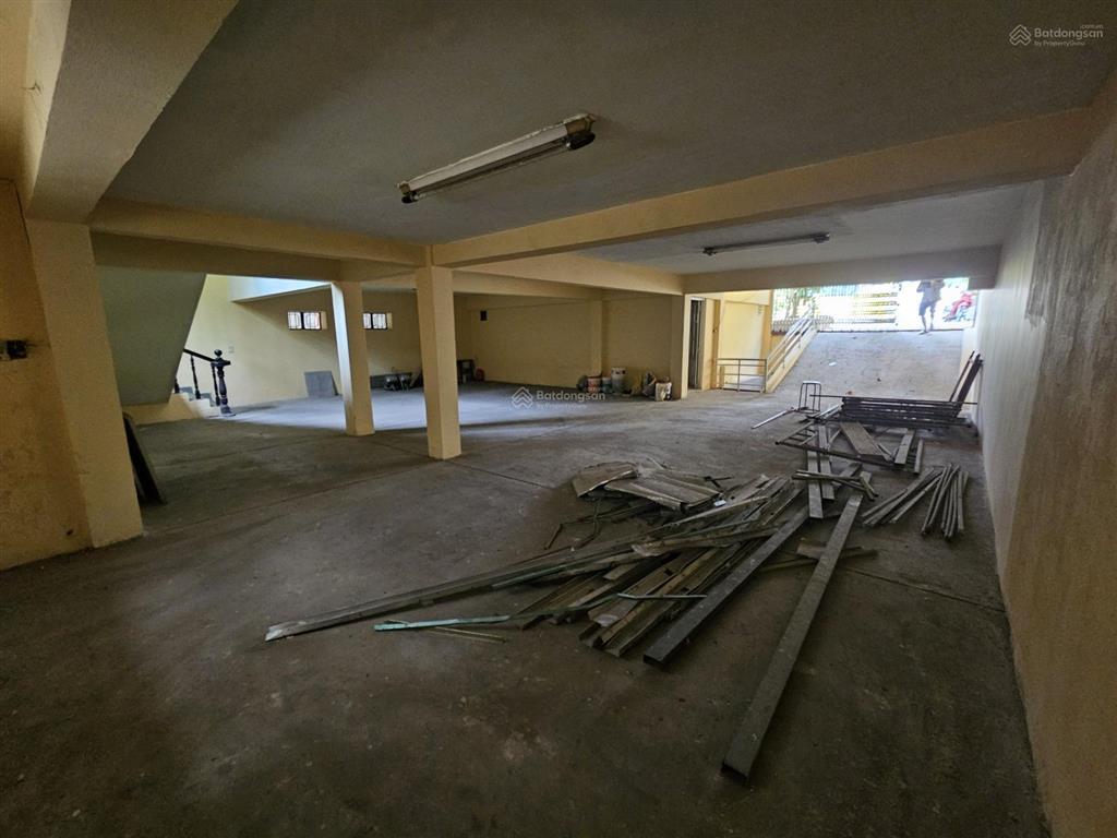 Cho thuê tòa nhà 650m2 mặt tiền đlbd