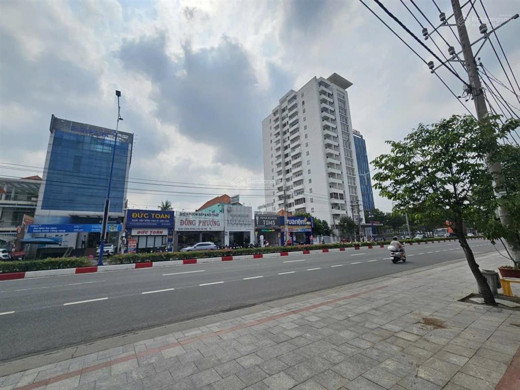 Toà nhà 2000m2 mặt tiền đại lộ bình dương kế bên becamex tower