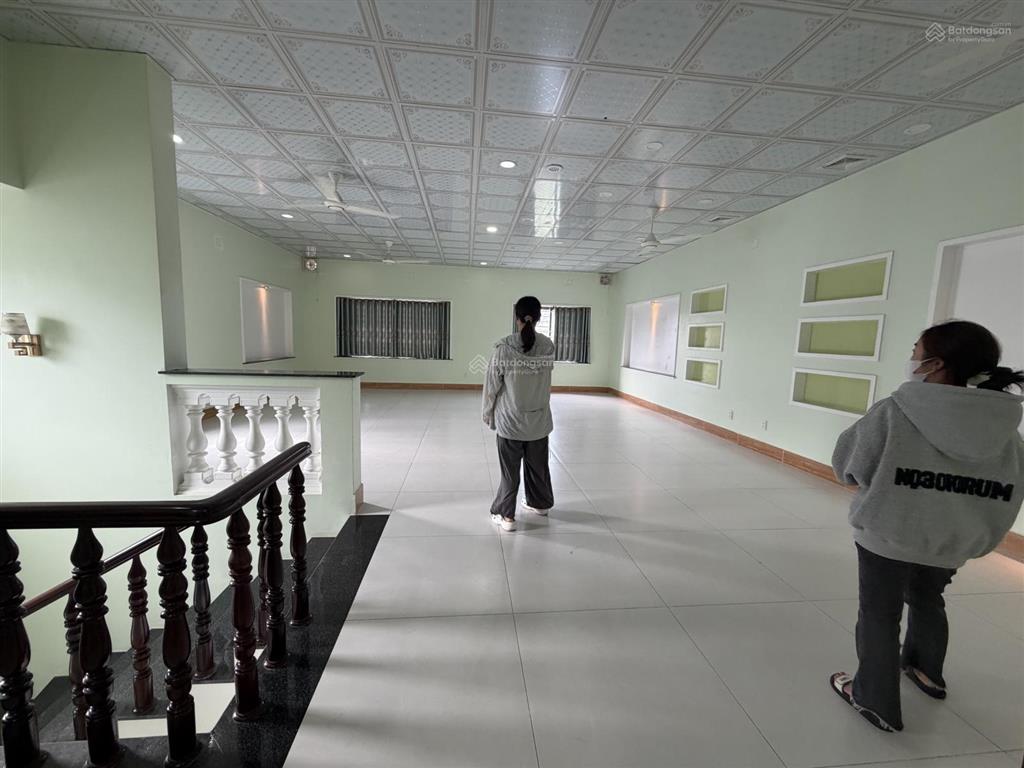 Căn góc 3 tầng 8 x 20m kdc phú hoà, thủ dầu một