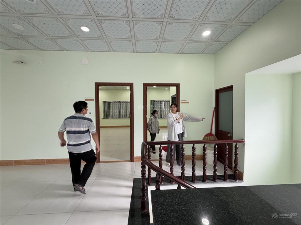 Căn góc 3 tầng 8 x 20m kdc phú hoà, thủ dầu một