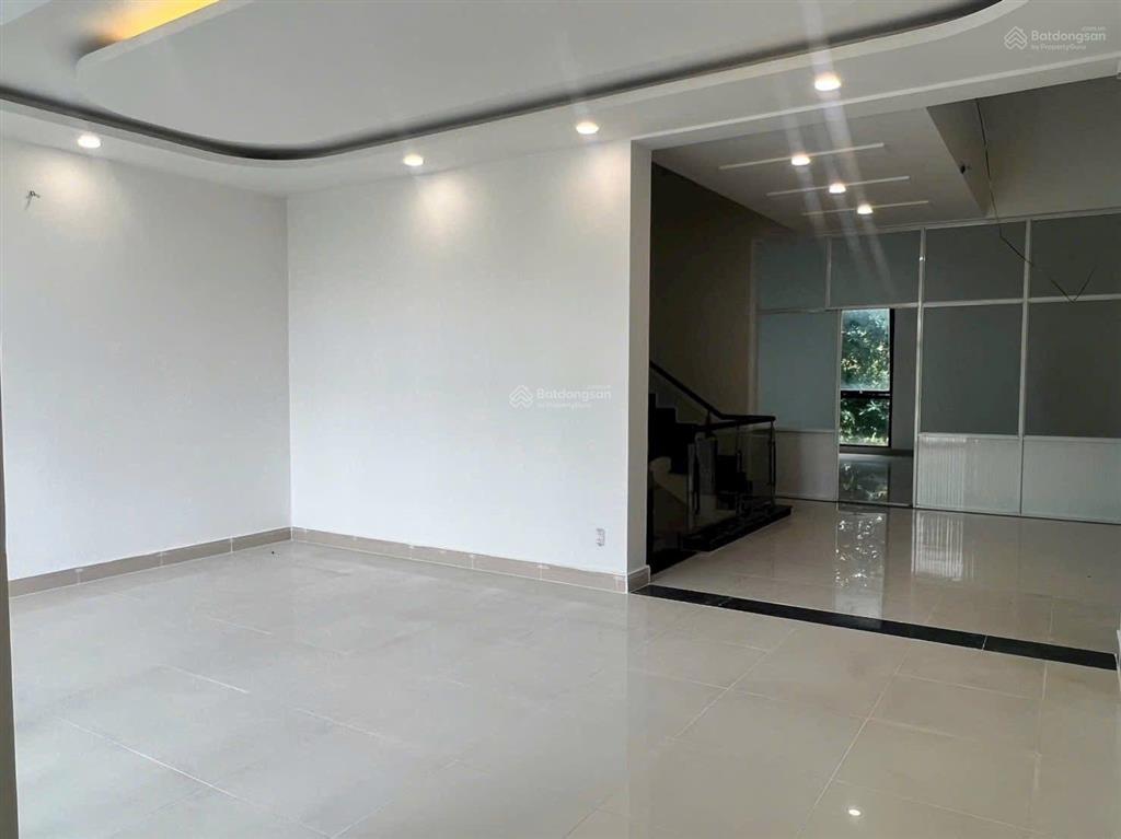 Nhà 1 trệt 4 lầu, 6pn 6wc mặt tiền lê lợi, tp mới