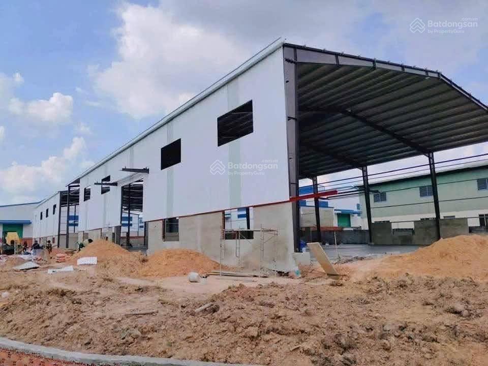 Xưởng tân uyên 2100m2, khuôn viên 4000m