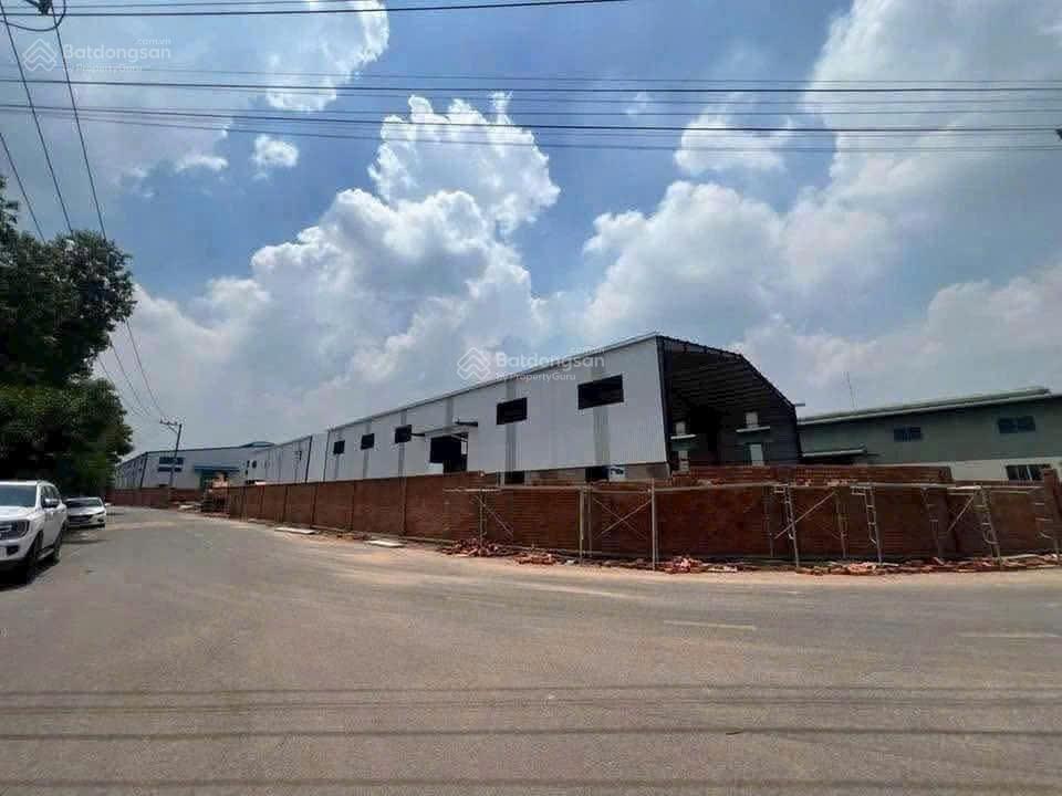 Xưởng tân uyên 2100m2, khuôn viên 4000m