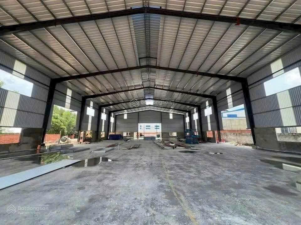 Xưởng tân uyên 2100m2, khuôn viên 4000m