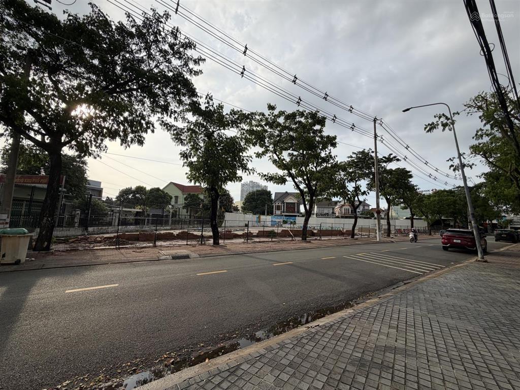 Mbkd 1.350m2, 3 mặt tiền trần bình trọng, phường tdm