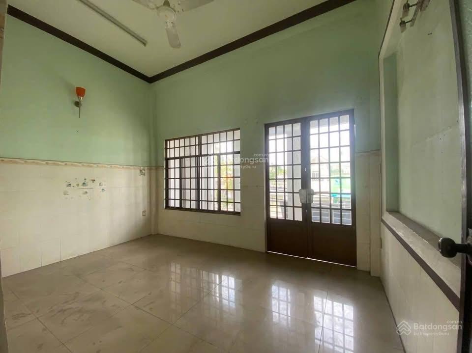 Nhà 9x10m, 3 tầng mặt tiền cmt8, p. chánh nghĩa