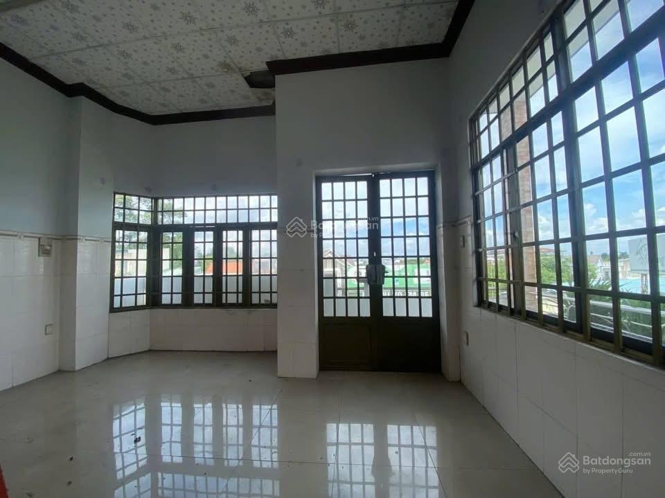 Nhà 9x10m, 3 tầng mặt tiền cmt8, p. chánh nghĩa
