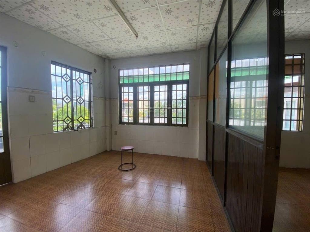 Nhà 9x10m, 3 tầng mặt tiền cmt8, p. chánh nghĩa