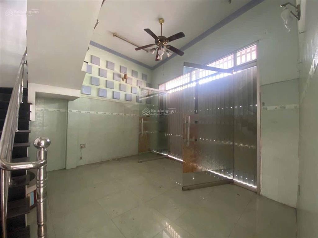 Nhà 9x10m, 3 tầng mặt tiền cmt8, p. chánh nghĩa