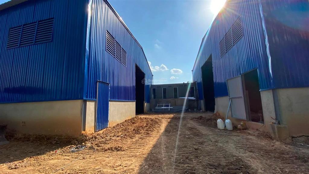 Xưởng 2.100m2 khuôn viên 2.500m2 đất cuốc, tân uyên
