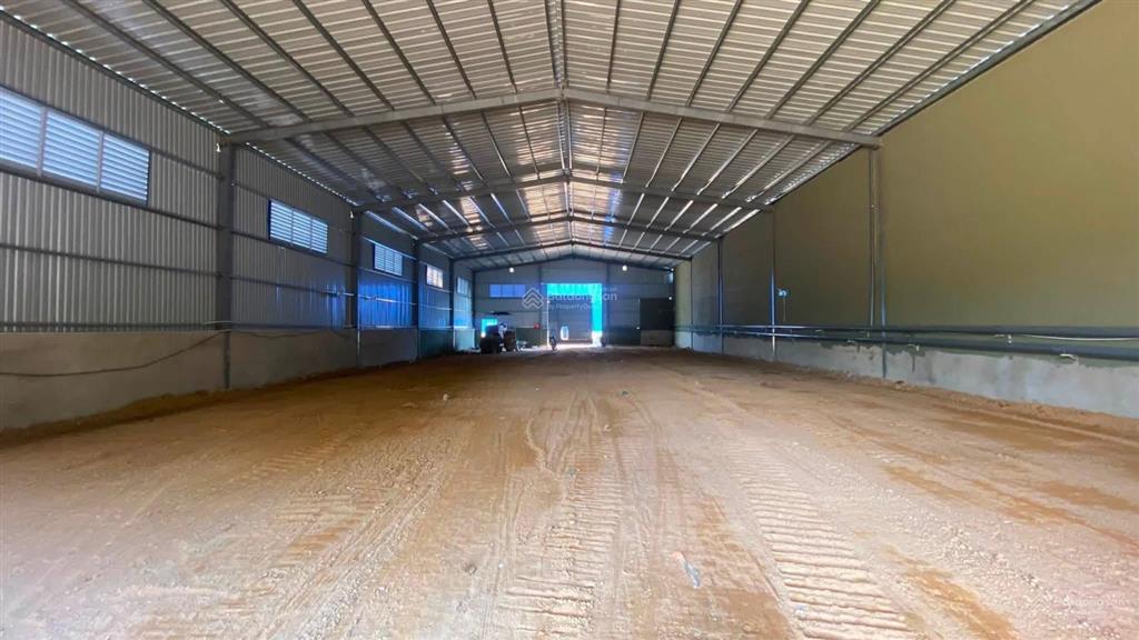 Xưởng 2.100m2 khuôn viên 2.500m2 đất cuốc, tân uyên