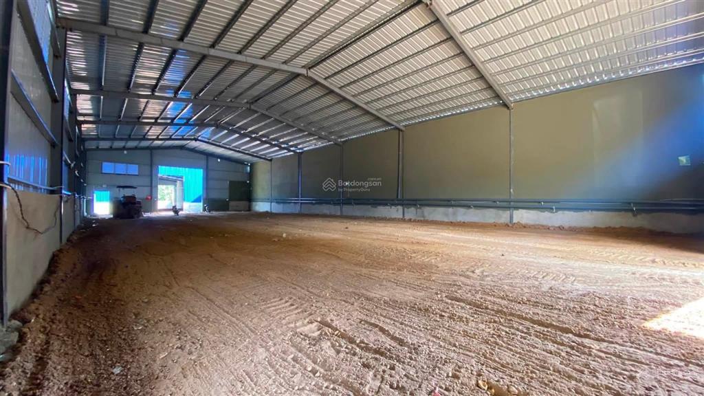 Xưởng 2.100m2 khuôn viên 2.500m2 đất cuốc, tân uyên