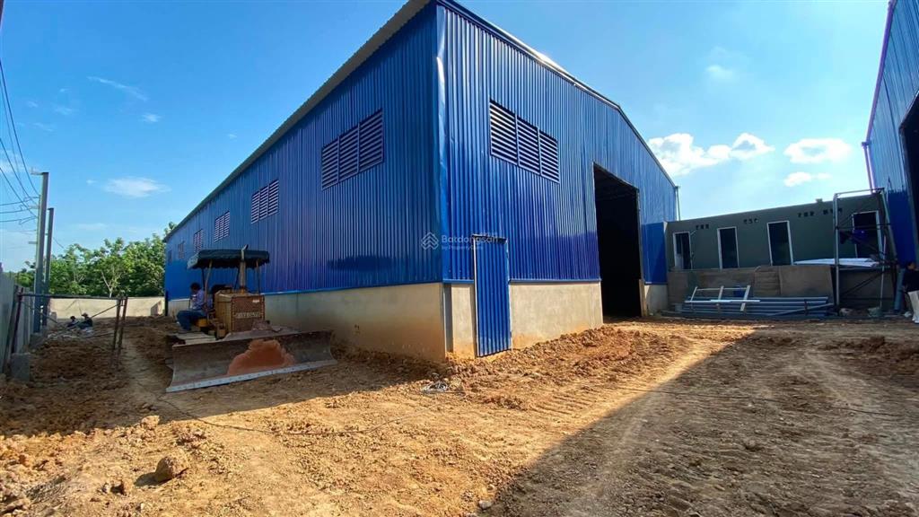 Xưởng 2.100m2 khuôn viên 2.500m2 đất cuốc, tân uyên