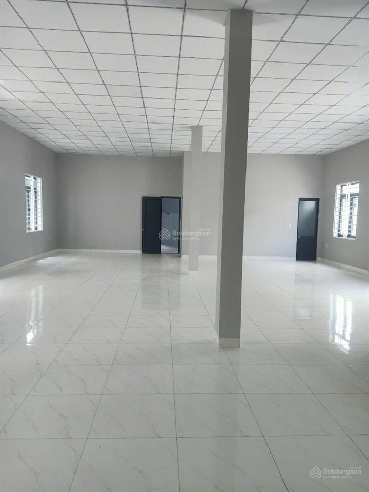 Mbkd  văn phòng  showroom ngay vòng xoay tân hiệp