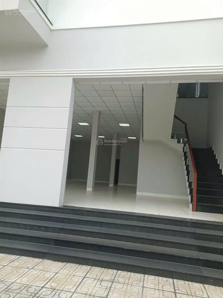 Mbkd  văn phòng  showroom ngay vòng xoay tân hiệp