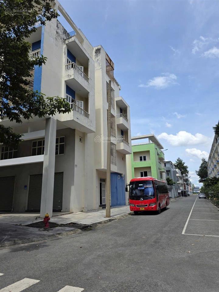 Căn góc 6 x 20, 3 mặt tiền bùi thị xuân, thành phố thủ dầu một