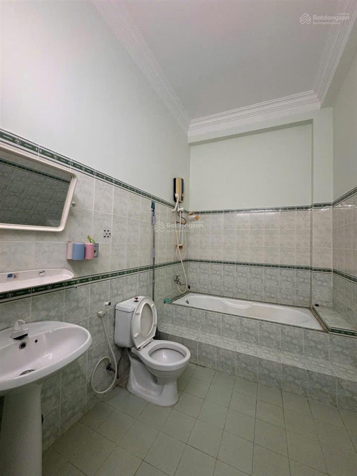 Nhà 5 x 20m, 3 tầng mặt tiền hoàng văn thụ, kdc chánh nghĩa