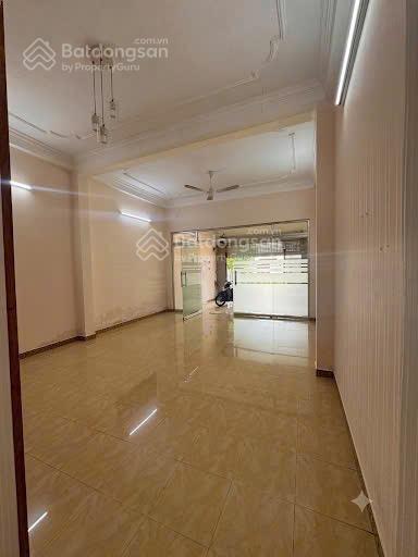 Nhà 5 x 20m, 3 tầng mặt tiền hoàng văn thụ, kdc chánh nghĩa