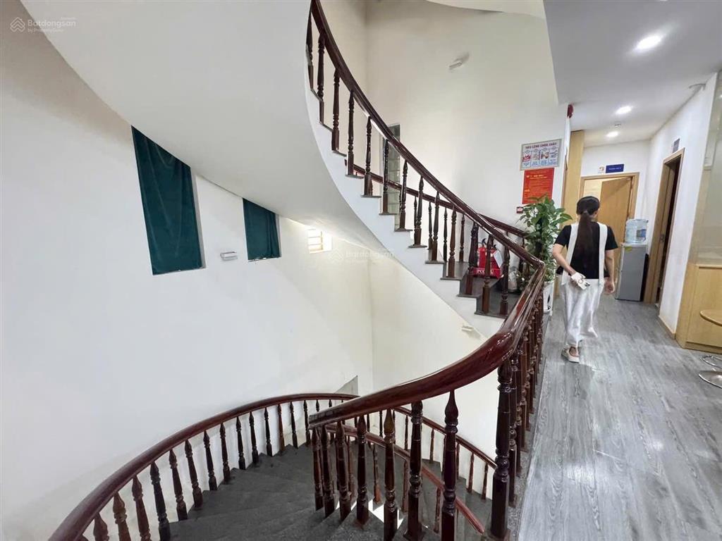 Tòa nhà 10x20m, 4 tầng kdc chánh nghĩa