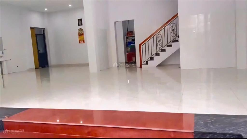 Mbkd  văn phòng 11x10, 3 lầu ngay ngã 6 tdm