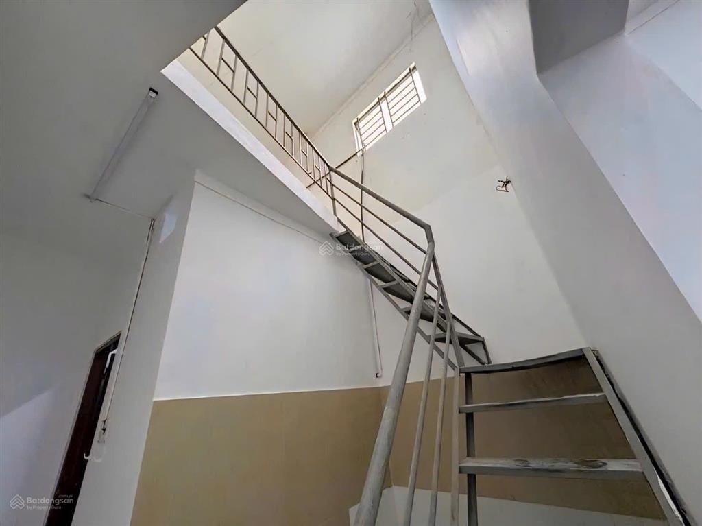 Mbkd  văn phòng 11x10, 3 lầu ngay ngã 6 tdm