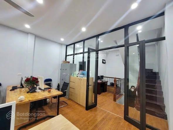 Cho thuê nhà lk khu đt định công dt 80m2*4 tầng, khu phân lô oto, văn phòng, lớp học, ở gđ, 20tr/th