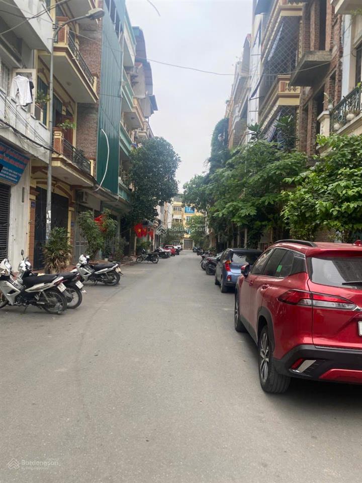 Cho thuê nhà ngõ 71 đỗ quang, 60m2 * 4,5 tầng, ngay gần trường lý thái tổ, oto đỗ, giá thuê 24tr/th