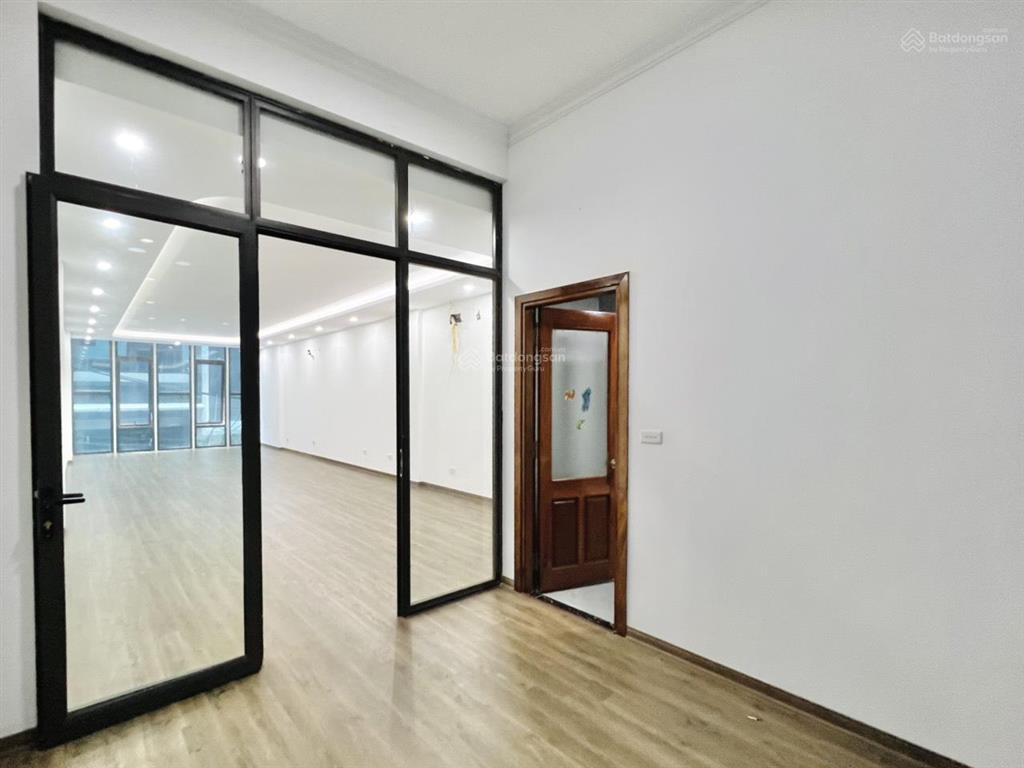 Cho thuê nhà tại khu lk đại kim mới thuộc phường định công, dt 80m*5 tầng, thang máy giá thuê 30tr